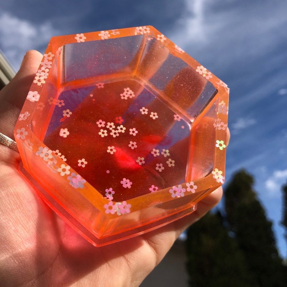 Resin box